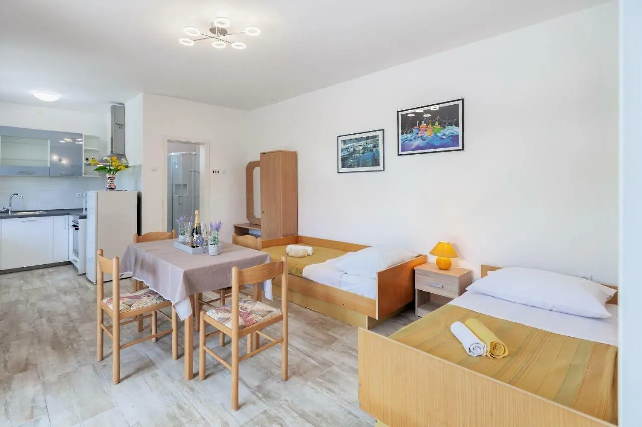 Apartment Ema 普莱曼图拉